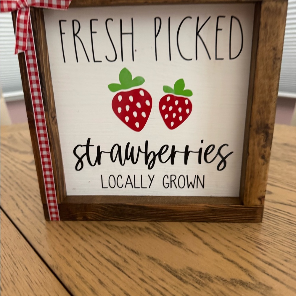 Fresh Picked Strawberries Sign